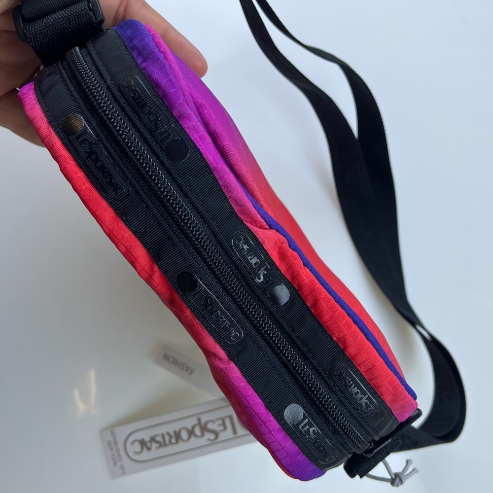 Le Sportsac Valentine Sweetheart Crossbody in Ombre N232-32 - Picture 4 of 7